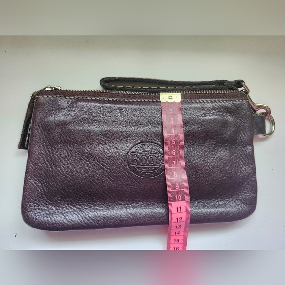 Roots Learher Brown Leather Wristlet Bag Turn Lock, Zip For Men And Woman - Picture 8 of 8